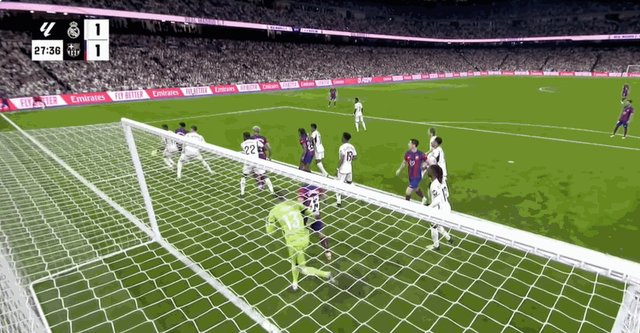 1713740809017064956.gif 门线悬案.gif