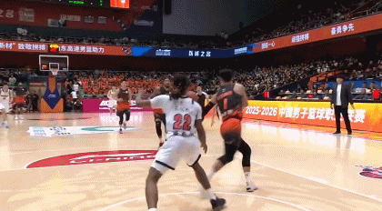 开云APP下载-身体状态不佳！广东争议小外援8中1硬仗隐身 杜锋罕见提前弃用|麦考尔|奎因|广东男篮|山东男篮|朱芳雨_新浪体育_新浪新闻